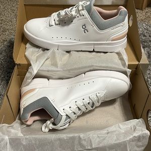 On cloud advantage shoes